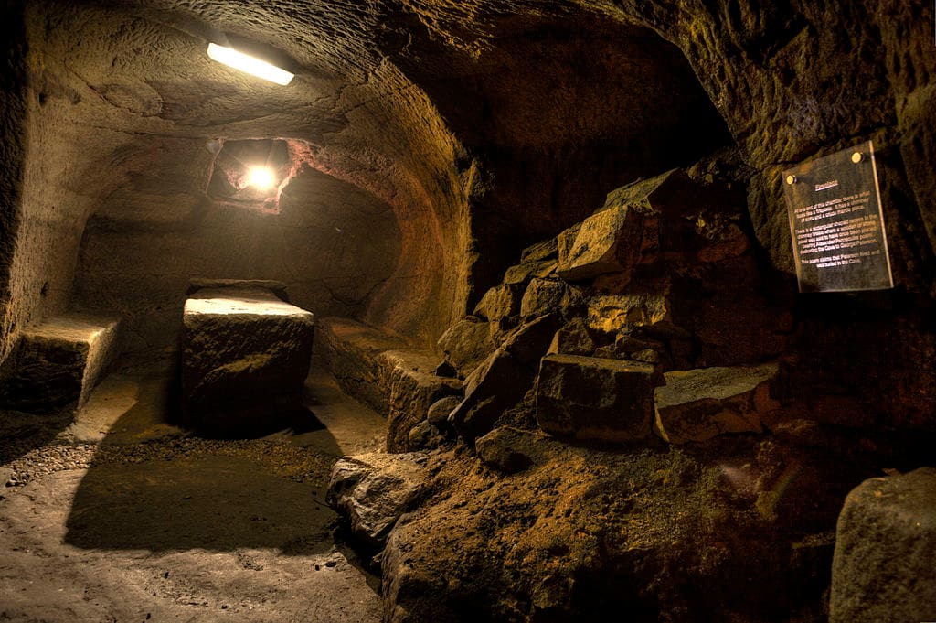 This week’s top 5 travel experiences: Edinburgh’s mysterious tunnels, The secret rooms of Columbus and The Kettle Valley Railway