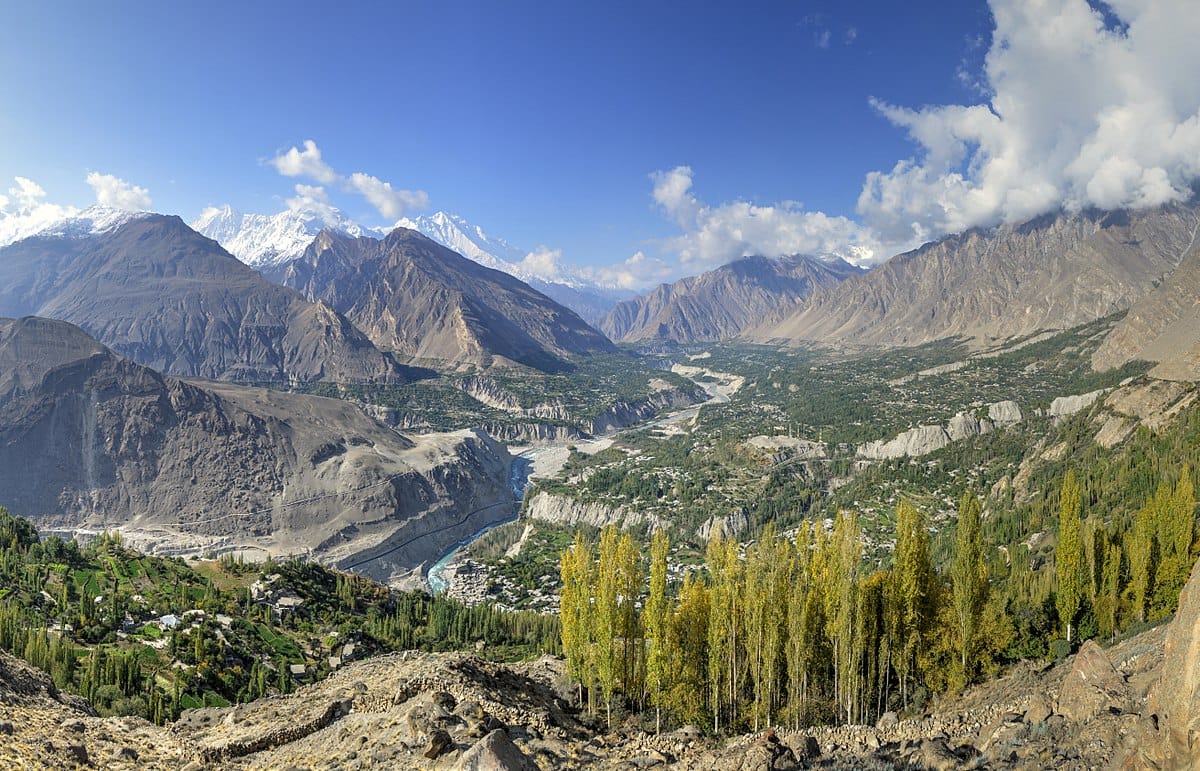 The Hunza Valley in northern Pakistan sees very few tourists, but is one of the world's most stunning destinations. (Creative Commons photo via Wikimedia Commons)