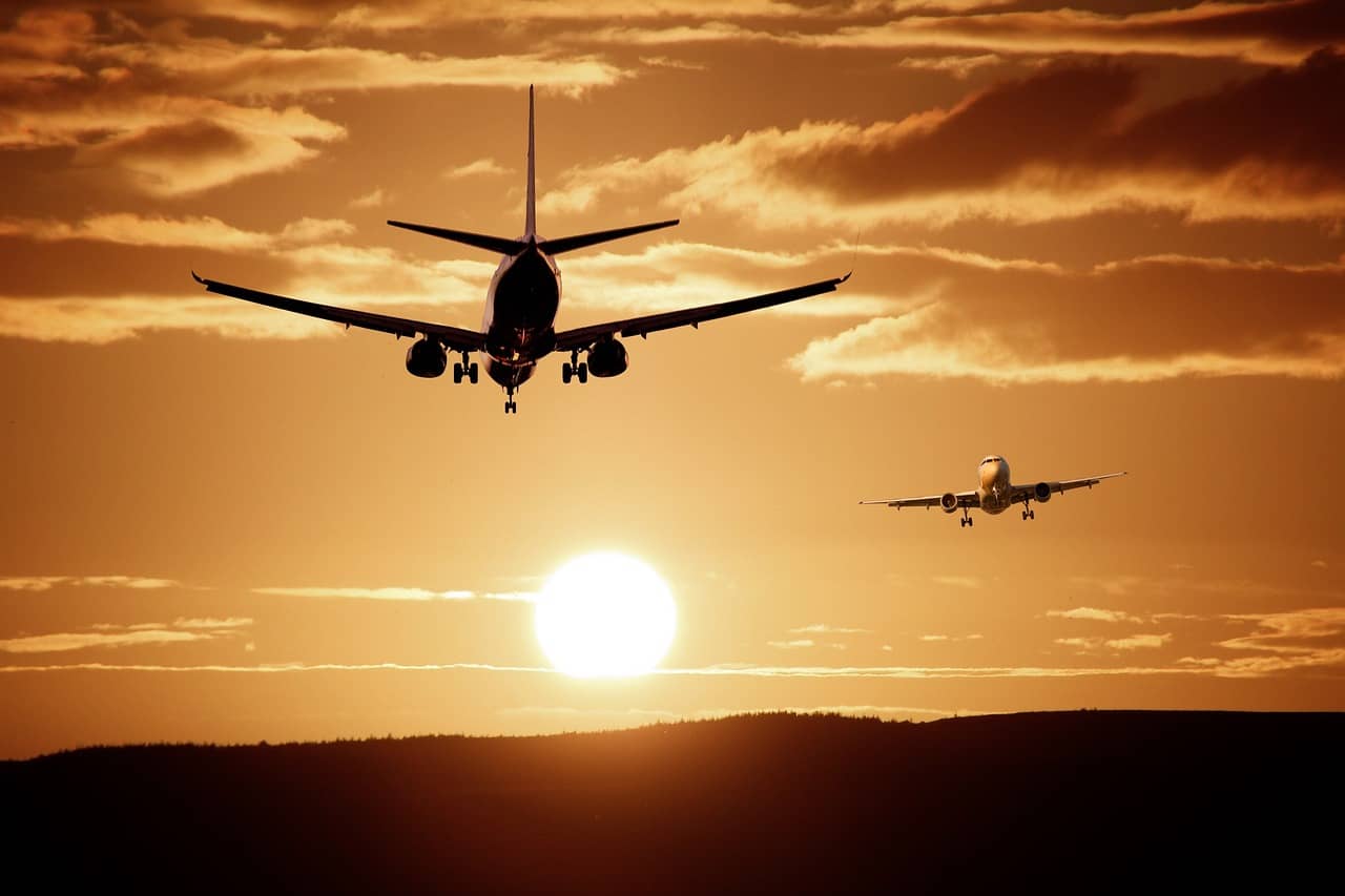 The world's longest flights take the better part of a day to cross the globe. (Photo by ThePixelman via Pixabay)