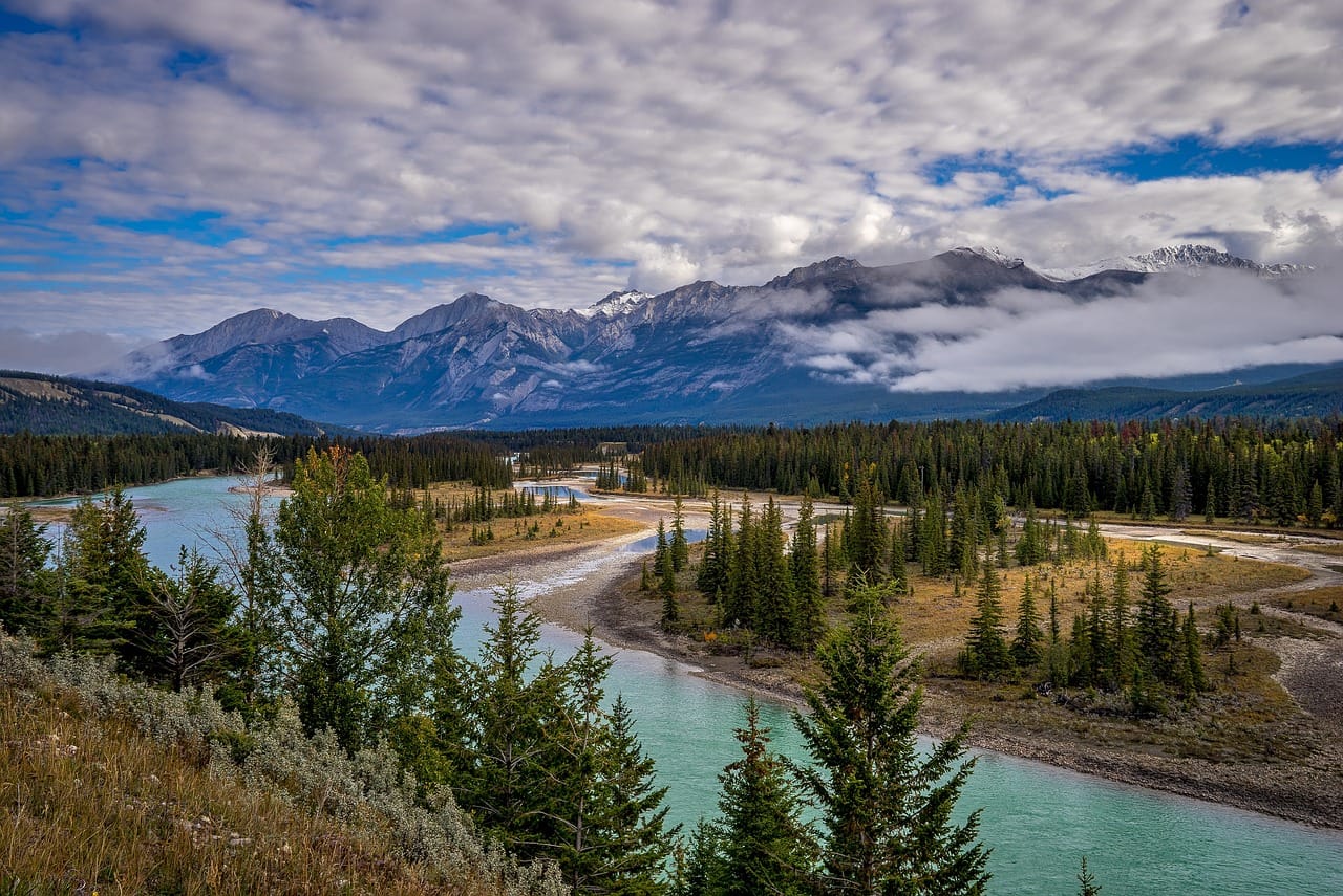 From the town of Jasper, it's an easy drive to the most beautiful areas of Jasper National Park.