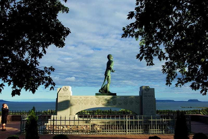 One of the landmarks near Thunder Bay is the statue of Canadian icon Terry Fox. (Photo via Wikimedia Commons)